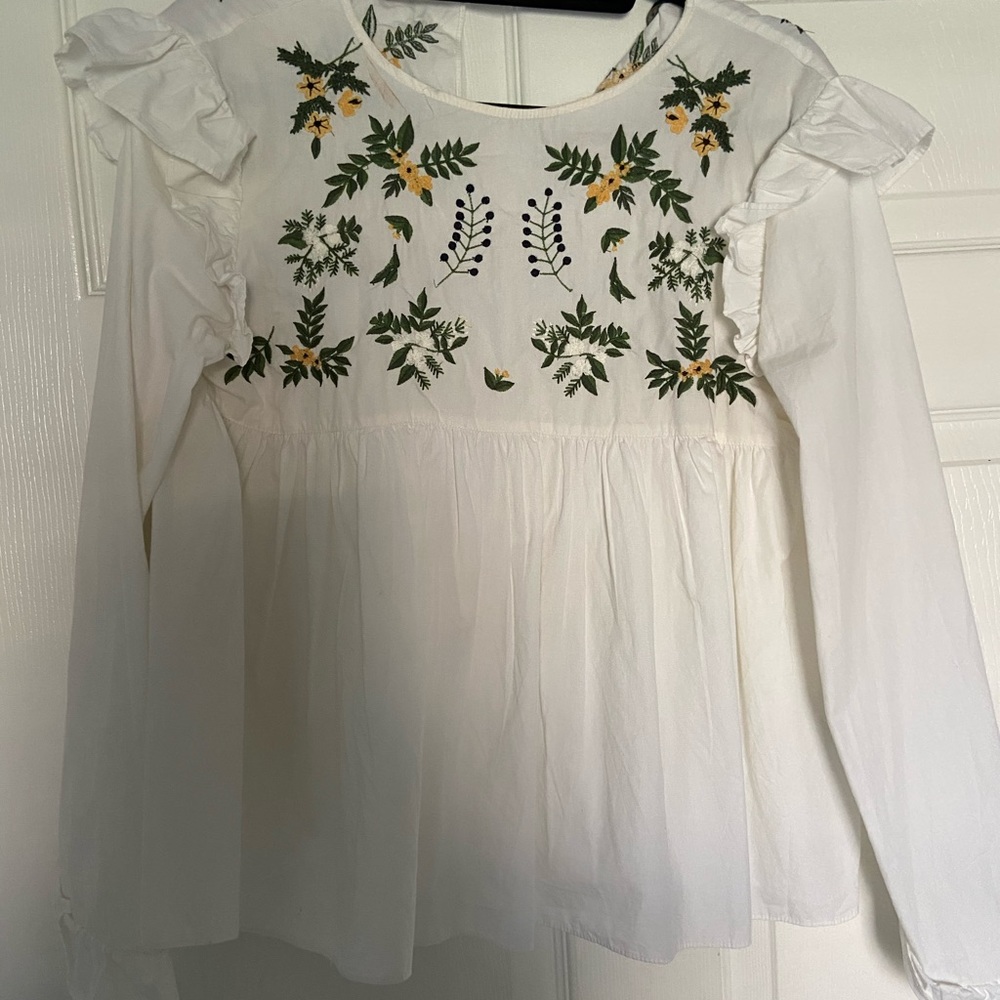 White long sleeve with embroideries